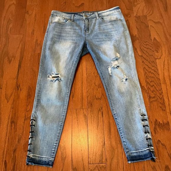 VIP Light Blue Ankle Jeans with Distressed Details - Picture 1 of 6